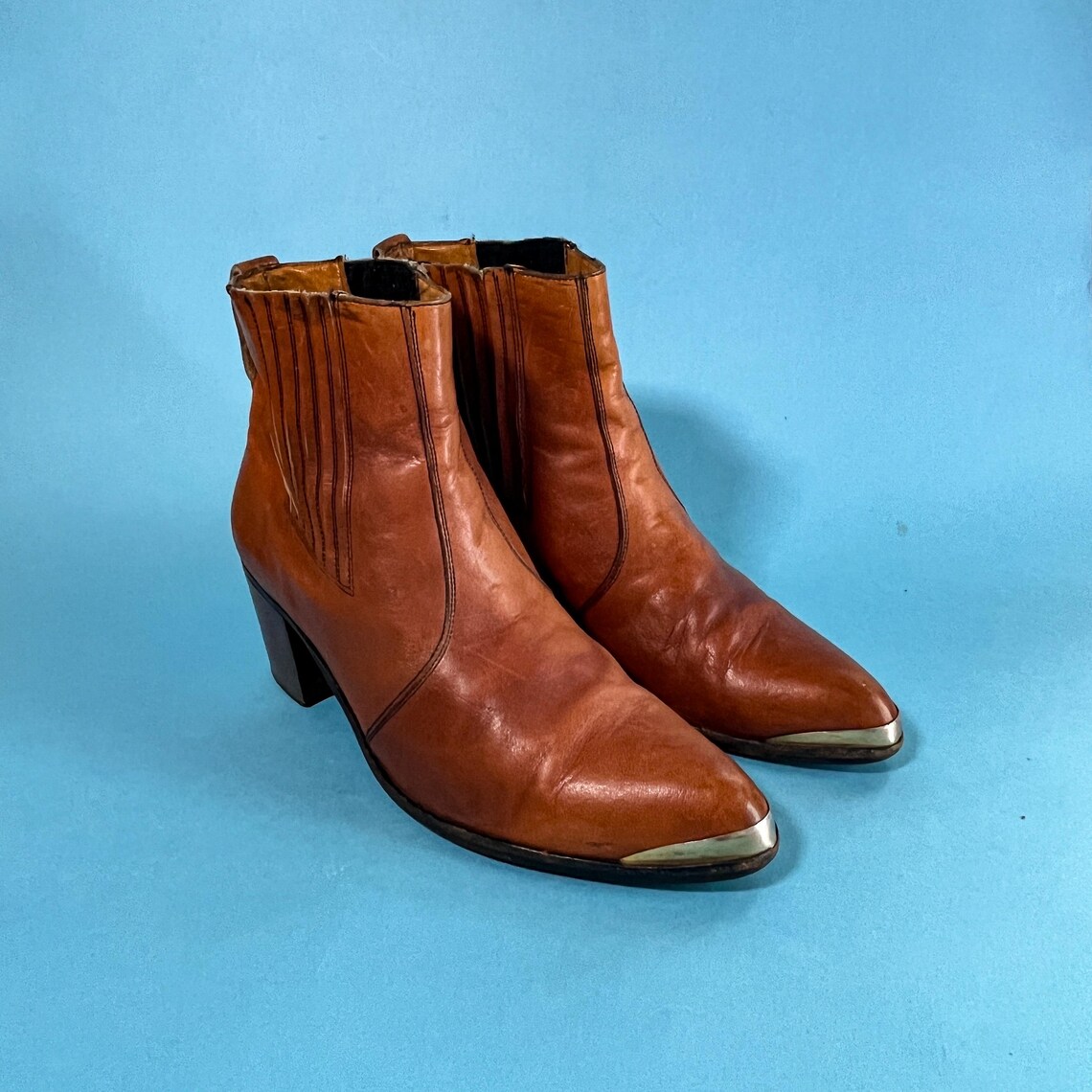 Vintage Brown Cowboy Boots / Leather Boots with Gold Metal Toe Decoration / Classic Western Festive Spanish / Size EU 42 / UK W 8 / US W 10, foto 2 di 5