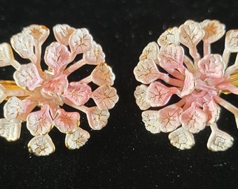 Vintage 1950s Pink, White and Gold Flowers - Clip-Back Earrings In Great Condition