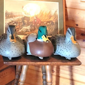 3 1967 Victor D-9 Duck Decoys: Mallard Drake & 2 Hens - Hunting Or Decorating image 18