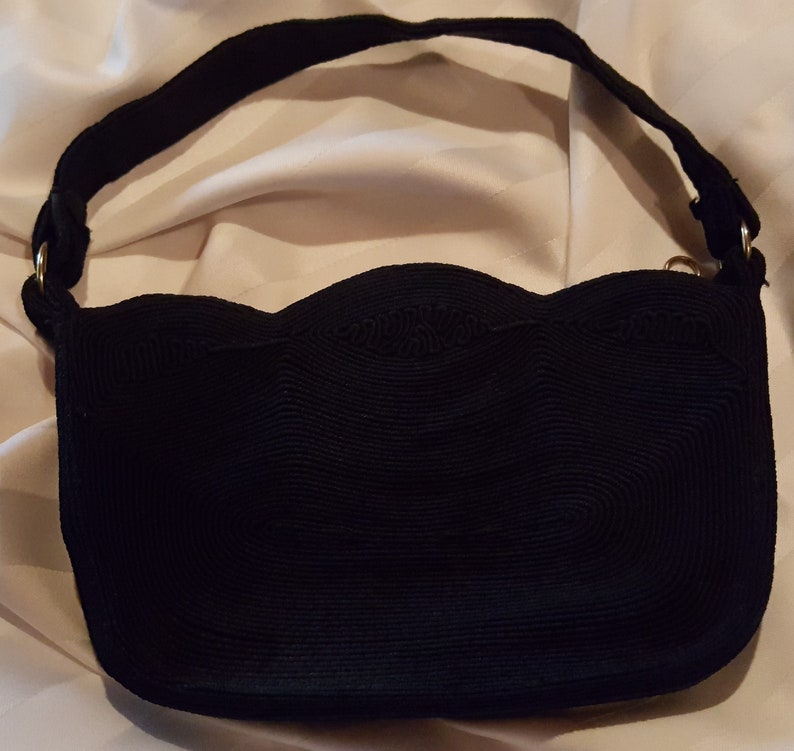 Vintage 1950s Black CORDE 7 1/2 By 5 Hand Bag With Single Handle And 3 Interior Pockets In Great Condition image 2