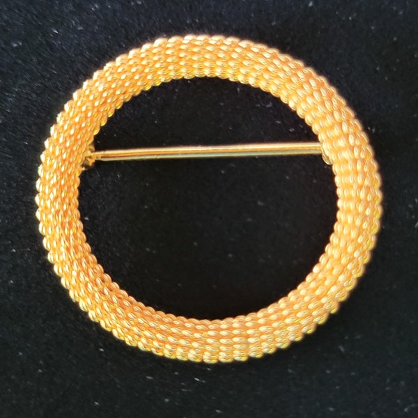 Clearly Marked DANECRAFT 12Kt Gold-Filled Mesh Circle Brooch - One Inch Diameter In Great Condition