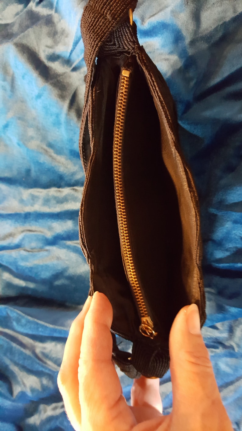 Vintage 1950s Black CORDE 7 1/2 By 5 Hand Bag With Single Handle And 3 Interior Pockets In Great Condition image 10