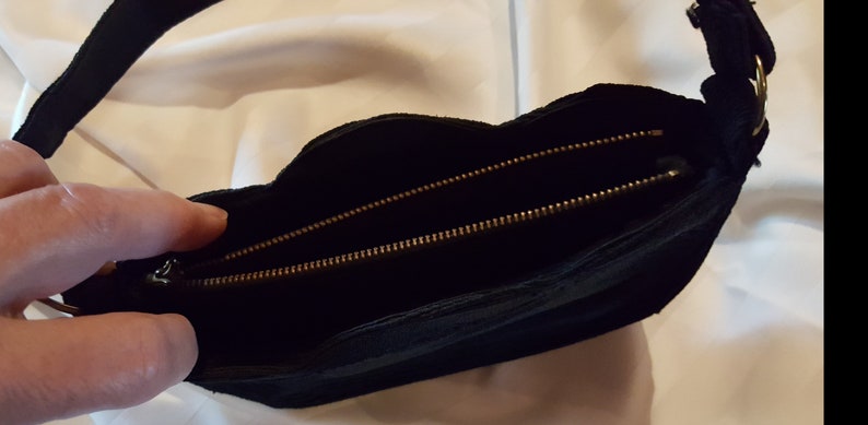 Vintage 1950s Black CORDE 7 1/2 By 5 Hand Bag With Single Handle And 3 Interior Pockets In Great Condition image 5