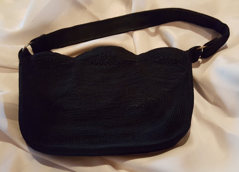 Vintage 1950s Black CORDE 7 1/2 By 5 Hand Bag With Single Handle And 3 Interior Pockets In Great Condition image 1