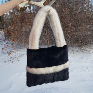 Borsa in visone nero con spallacci in visone bianco