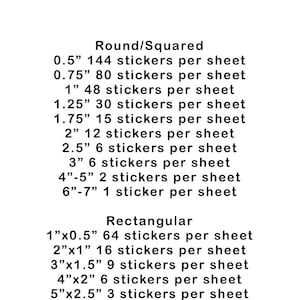 Op de afbeelding: Tekst op een witte achtergrond met details over het aantal stickers per vel voor ronde/vierkante en rechthoekige stickers. Maten vari&euml;ren van 1,27 cm tot 17,78 cm met verschillende aantallen stickers. De tekst zegt ook "Prijs is per vel" en "Stuur me een bericht!"