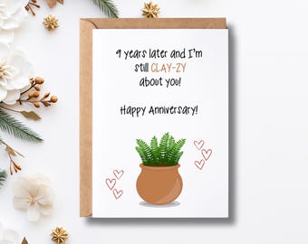 Druckbare Karte zum 9. Jahrestag | Keramik Geschenk | 13 x 18 Digitale Karte | Jubiläumsgeschenk | Jubiläumskarte 9 Jahre | Nerdig | Tontopf witzig