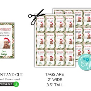 Peut inclure: Etiquettes cadeaux de No&euml;l imprimables avec un fond &agrave; carreaux et une photo d'un b&eacute;b&eacute; portant un bonnet de P&egrave;re No&euml;l. Les &eacute;tiquettes mesurent 5 cm de large et 9 cm de haut. Le texte sur l'&eacute;tiquette est "Joyeux No&euml;l ! J'esp&egrave;re que votre saison des f&ecirc;tes sera magique. Avec amour, George."