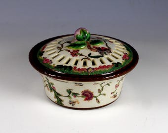 1895 Wong Lee Crackled Porcelain Reticulated Lid Censor Brule Parfum Floral