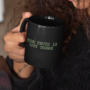 X-Files Mug: The Truth Is Out There, Retro 90s Aliens