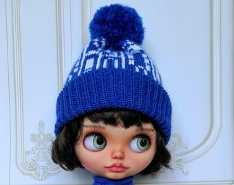 Blythe blue and white hat with pompom