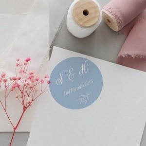 Personalisierte Staubige blaue Hochzeitsaufkleber, Hochzeitsaufkleber, Umschlag Aufkleber, Hochzeitsgeschenke, runde Hochzeitsaufkleber