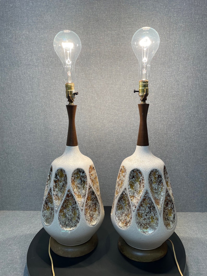 Pair of Midcentury Modern Lava Glaze Table Lamps image 2