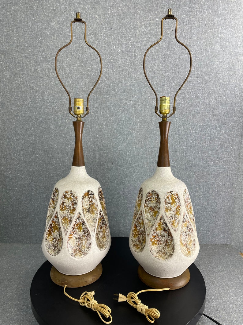 Pair of Midcentury Modern Lava Glaze Table Lamps image 4