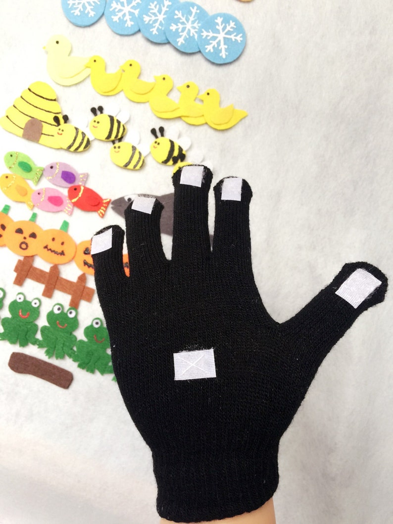 Vijf kleine pompoenen/bijen/sneeuwvlokken/gespikkelde kikkers/vissen/apen/eenden/appels/oude McDonald had een boerderij Finger Play Glove/Felt Puppet Glove afbeelding 5
