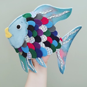The Rainbow Fish Children story felt handpuppet/Imagination/Preschool/Creative/teaching resource/Handmade fabric puppet/prop/ECE/Circle time