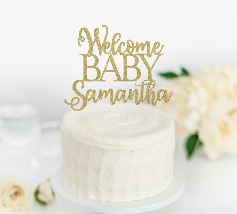 Puede incluir: Topper de pastel de purpurina dorada con el texto "Welcome Baby Samantha".
