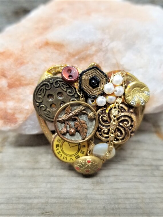 Adorable Handmade pin with Vintage Buttons - image 2