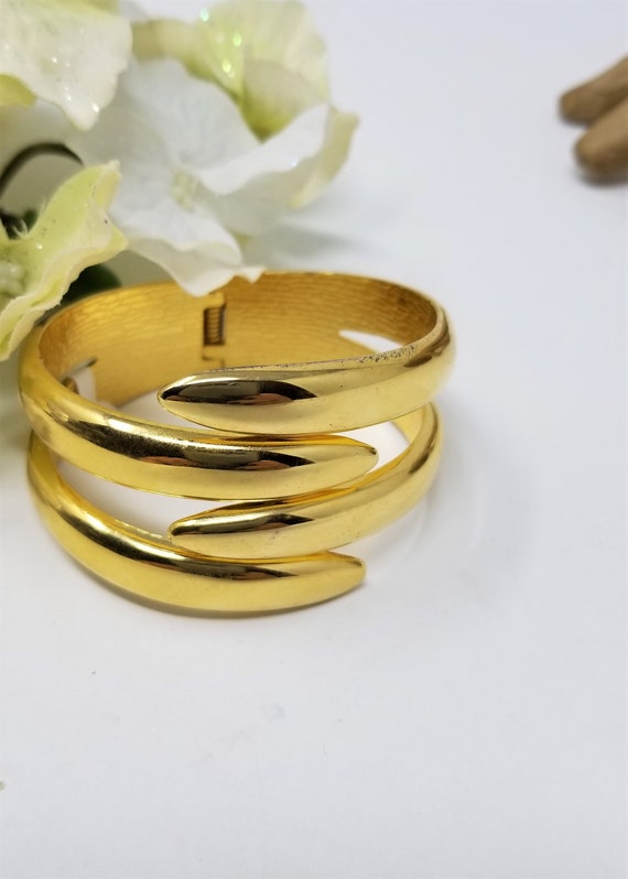 Stunning Gold Bangle Bracelet Hinged Modern