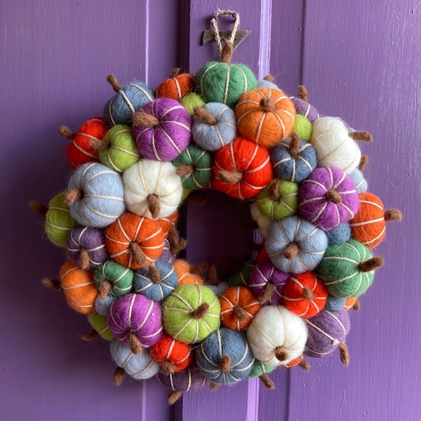 Felted Pumpkin Wreath, Fall Wreath, Door Wreath, Halloween Wreath, Halloween Decoration, Thanksgiving decoration, Needle Felted wreath