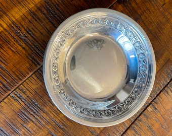 Beautiful Vintage 1950’s Reed & Barton 1204 A Silver Plated Serving Bowl or Candy Dish, Garland pattern - measures 6” round, 1 1/4” tall
