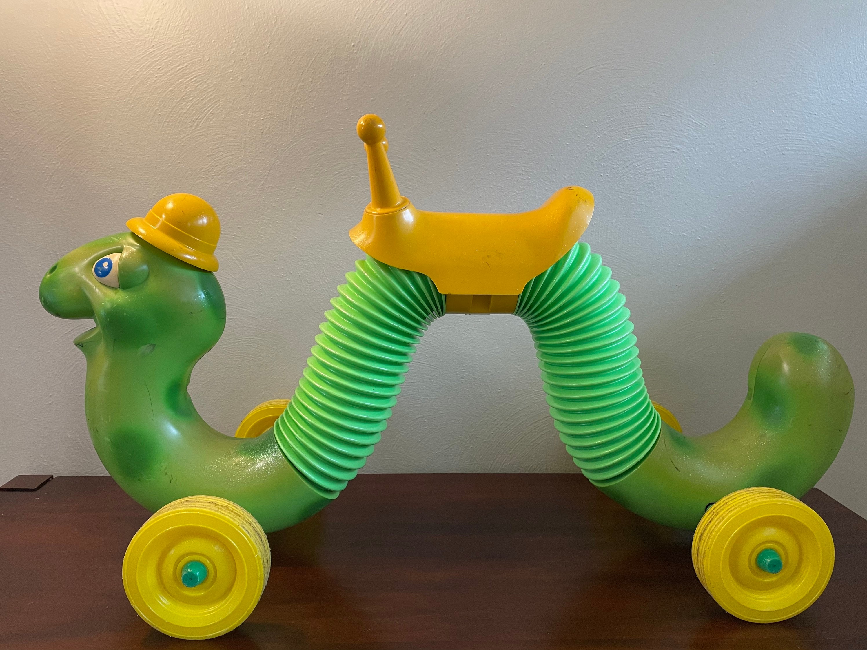 Inchworm toy 1970s top