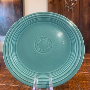 1936-1949 Vintage Genuine Fiestaware 9 1/2” dinner plate, Homer Laughlin Original in Blue/green.
