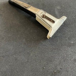 1970’s Vintage Gillette, Techmatic adjustable safety razor,chrome and black