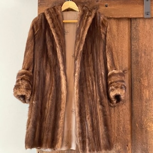 Beautiful 1930s vintage genuine knee length 3/4 fur coat, mint condition!