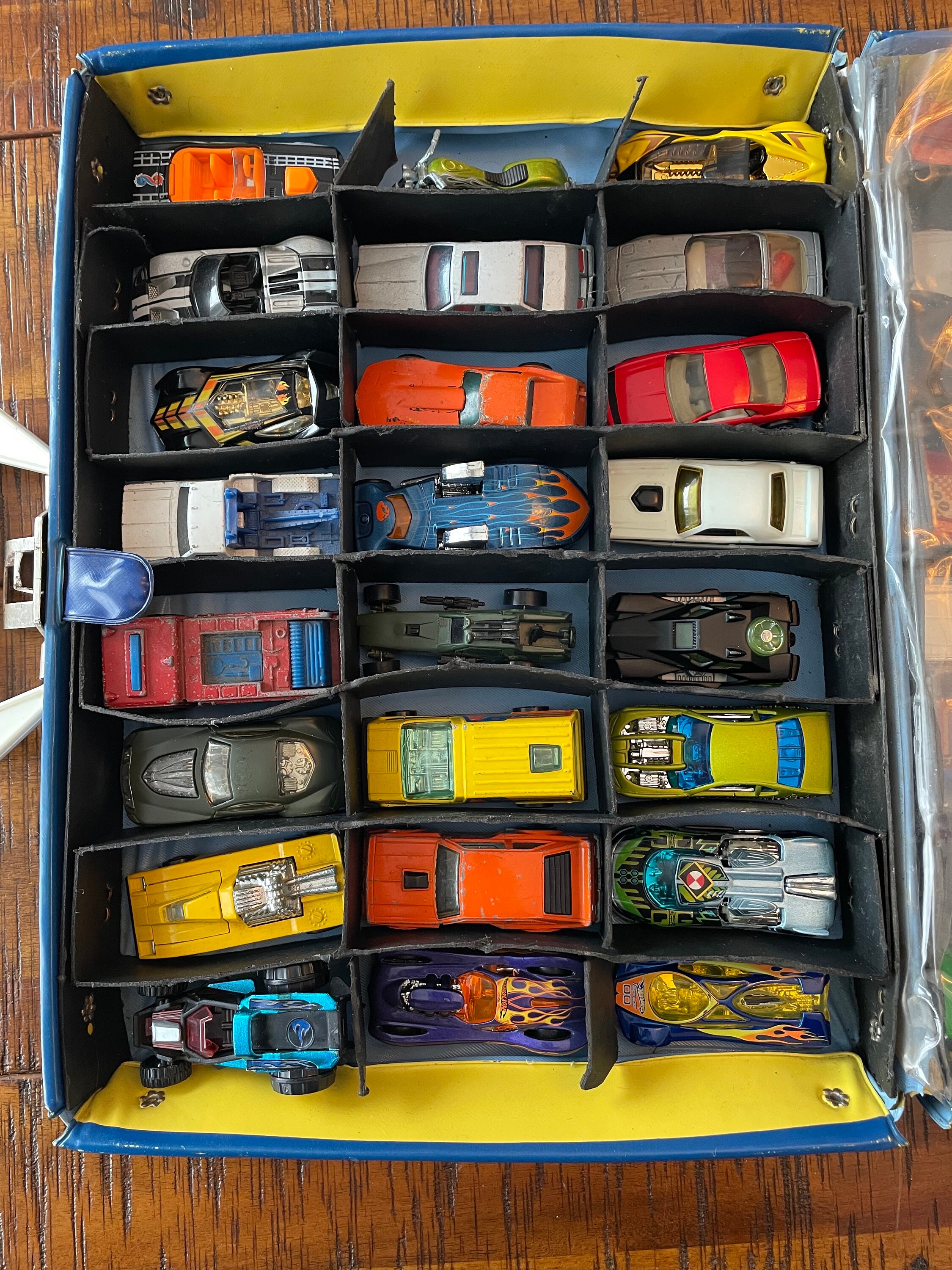 Vintage 1966 Official Matchbox Collectors Case No. 41 in Blue With 24