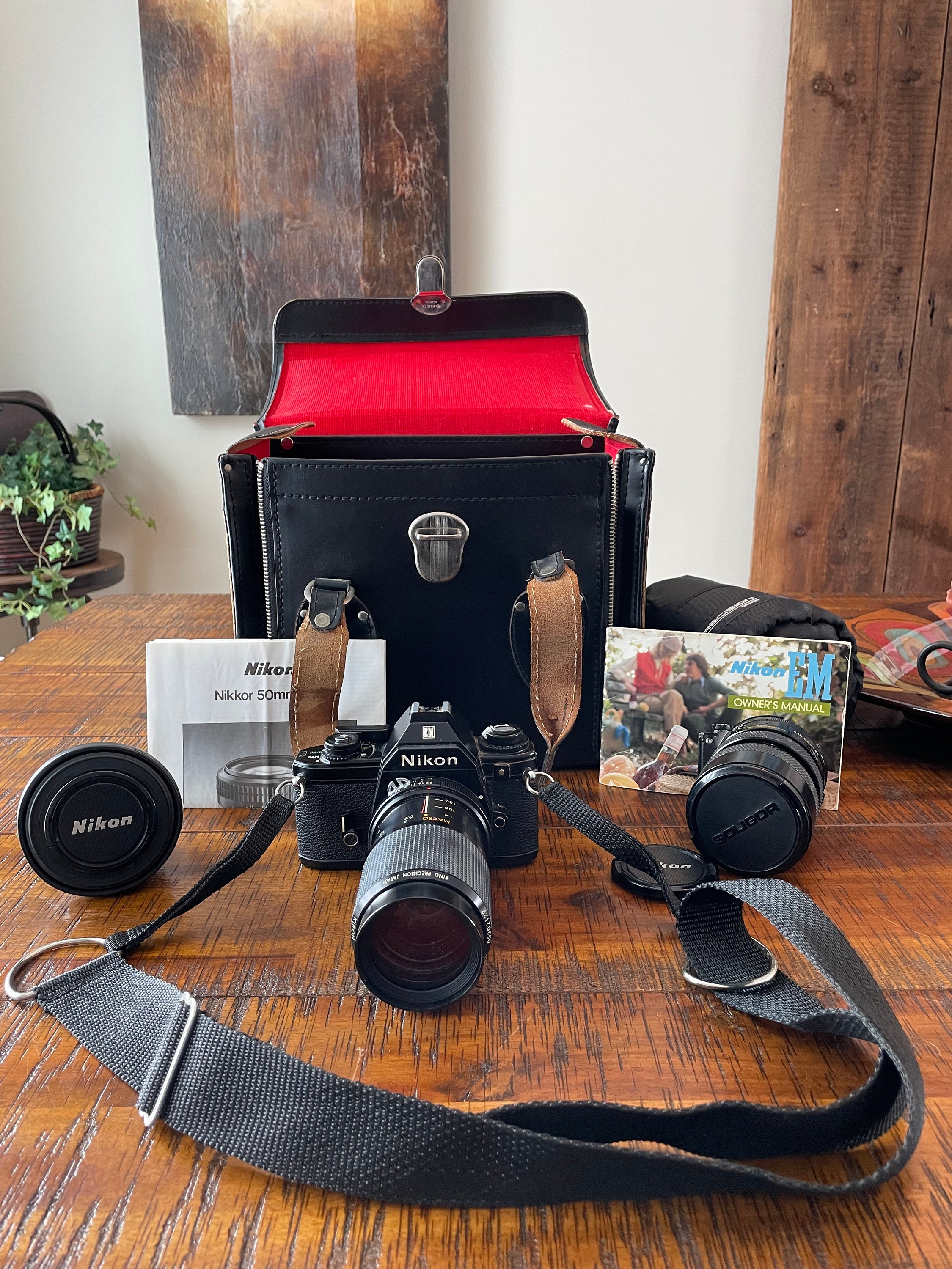 Nikon F2 カメラ レンズ ケース ストロボ付き Nikon F2 カメラ レンズ ケース ストロボ付き