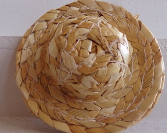 Lot of 12 new 2” sinamay straw hat miniatures dollhouse--natural for crafts