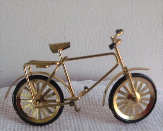 boys gold bike