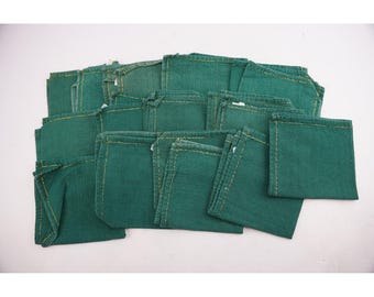 Juego de 14 servilletas de tela navideñas vintage de algodón con costuras doradas.