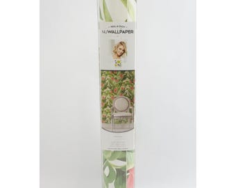 New NuWallpaper Kelly Ripa Paradise Tropical Peel and Stick Wallpaper Green