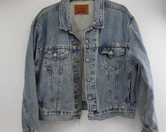 Vintage 90s Levi's Denim Trucker Jacket Mens M Light Wash Blue Cotton Button Up