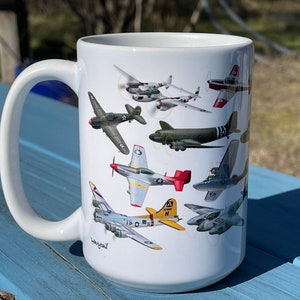 Ein Himmel voller Warbirds weißer Hochglanzbecher