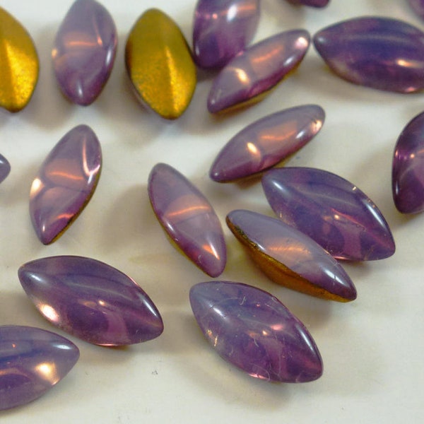 24 Zeldzame Vintage steentjes Lavendel Raspberry Purple Opal Navette 10x5mm Smooth Top, Foiled Pointed Back, Tsjecho-Slowakije , A1-3C