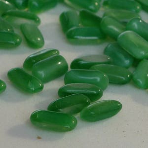 144 Vintage Glas Strasssteine, 8x4mm Oktagon, grüner Mondstein, Kuppel oben, Point Back, Germany I6-6