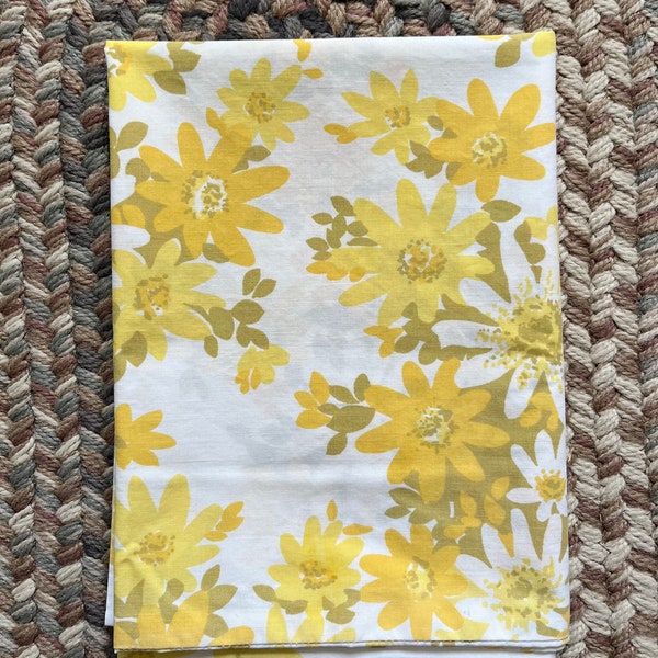 Vintage 60s/70s Retro Penneys Fashion Manor Yellow Flower/Floral Pillowcase