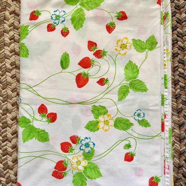Vintage 70s Cannon Monticello Strawberry Flowers Twin Flat Sheet/Fabric