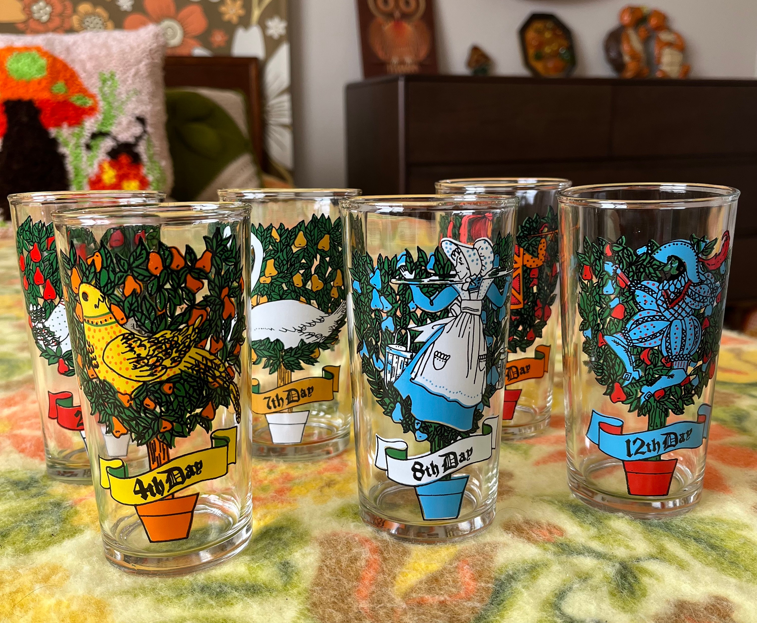 Vintage 70s Twelve Days of Christmas Holiday Drinking Glasses Set