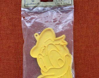 Vintage 70s Yellow Hallmark Donald Duck Cookie Cutter New in Package