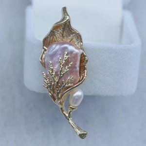 Baroque Pearl Brooch, Gold Leaf Brooch for Women, Whimsical Jewelry, Freshwater Pearl Bridal Pin, Christmas Gift for Mom