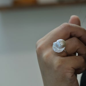 Handgemachter Großer Barock Perlenring, 15-20mm Süßwasser Perlenring, Silber Minimalistischer verstellbarer Ring, Weihnachtsgeschenk