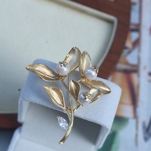 Vintage gold plated pearl leaf brooches,dainty Tree Brooch,Tree of Life Pearl Brooch,Olive Brooch,akoya pink pearl brooch,mom gift