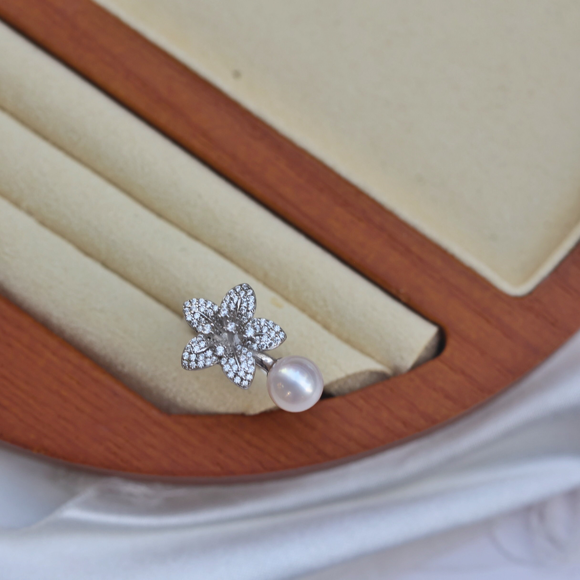 S925 Silver Flower Pearl Ring – 7–8mm Aurora Freshwater Pearl With