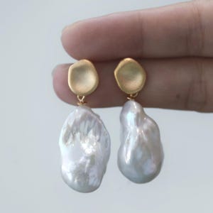 Vintage matte geometric large baroque pearl earrings,real freshwater pearl not fake pearl,Elegant silver drop earrings, perfect for weddings