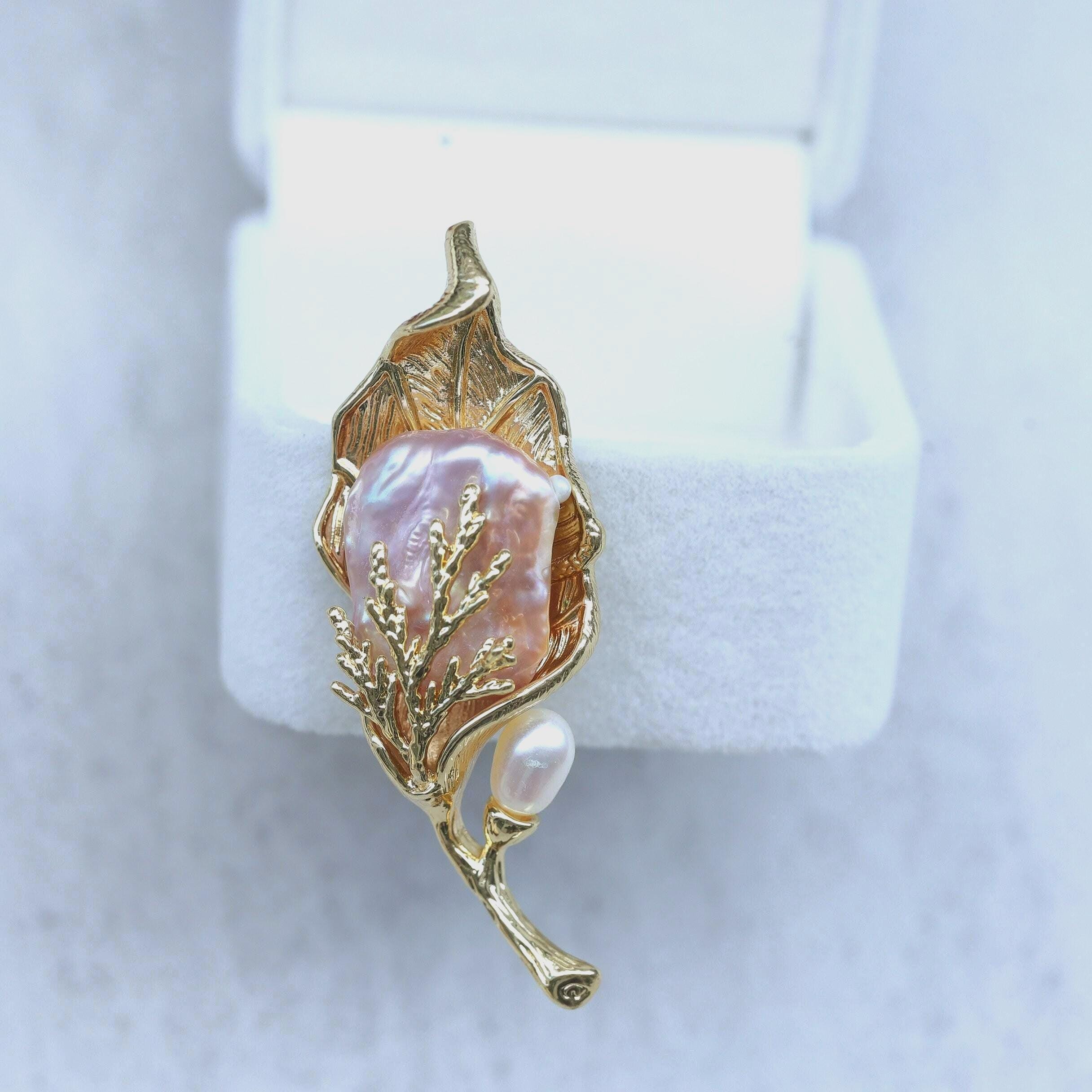 Broche militaire en cuivre jaune - Collection