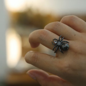 Black Spider Ring,Natural Tahitian pearl Ring,Black Men and women Ring,gothic engagement ring,halloween gift